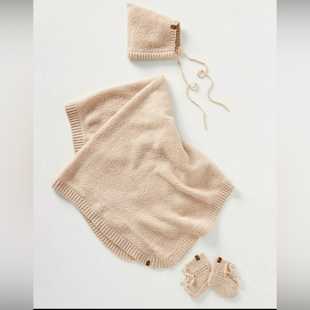 Rylee + Cru Baby Gift Set. Includes Blanket, pixie hat, and booties in Oat